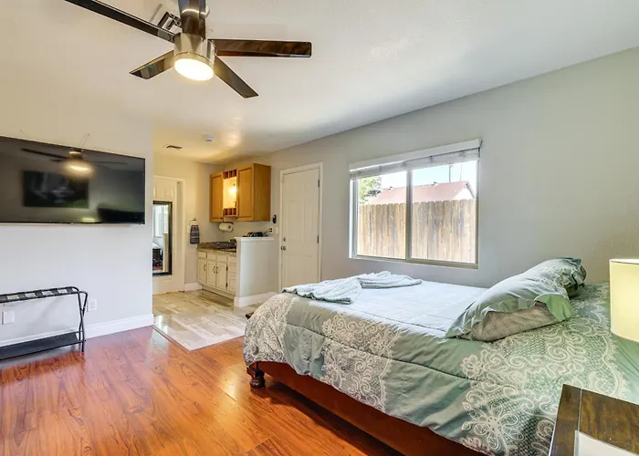 Apartment 6 Mi To State Farm Stadium! Casita Escape W/ Yard Peoria
