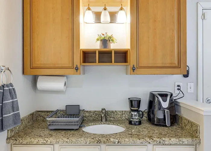 Apartment 6 Mi To State Farm Stadium! Casita Escape W/ Yard Peoria