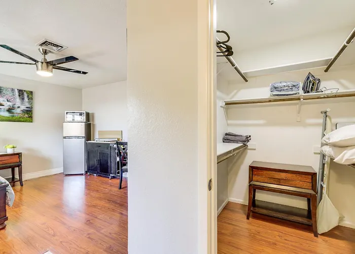 6 Mi To State Farm Stadium! Casita Escape W/ Yard Apartment *