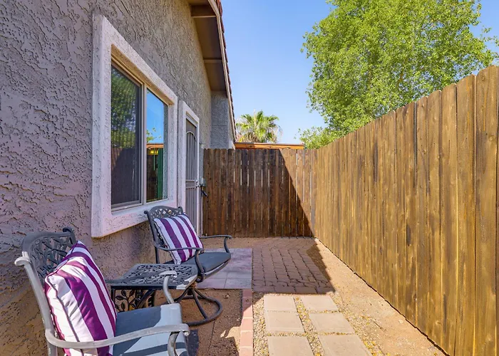 Apartment 6 Mi To State Farm Stadium! Casita Escape W/ Yard Peoria